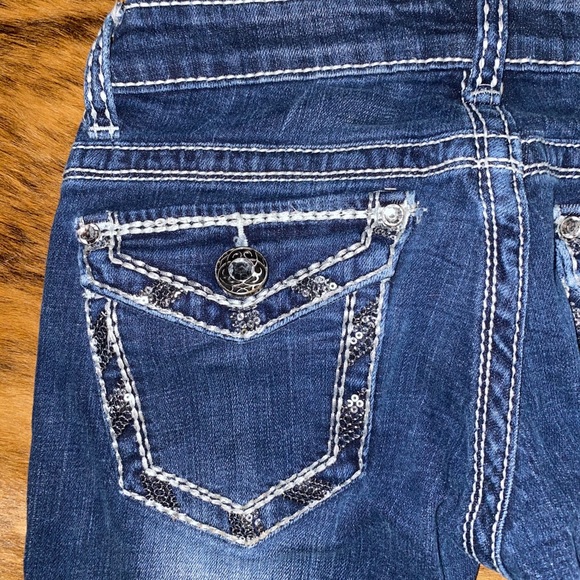 Buckle Daytrip Leo Bootcut Jeans Dark Wash - Picture 7 of 12